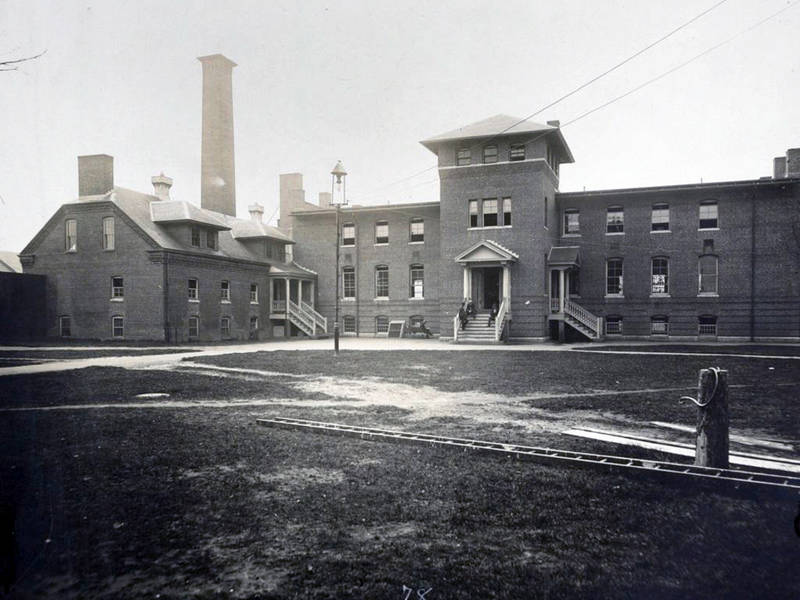 Photo of dining hall and kitchen at Tewksbury State Hospital by the Harvard Art Museum on Wikimedia Commons.